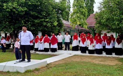 Kasubbag TU Kemenag Aceh Timur : Himbau Guru dan Tenaga Kependidikan, Peserta Didik MTsN 2 Aceh Timur Untuk Terus Berkarya dan Disiplin.