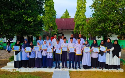 Enam Peserta KSM, Satu Peserta POPDA dari MTsN 2 Aceh Timur Terima Piagam Penghargaan