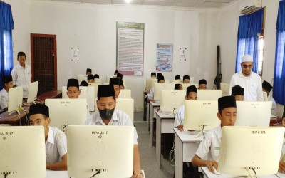 Pantau Pelaksanaan Ujian AM Tim Monev Terjun ke Madrasah